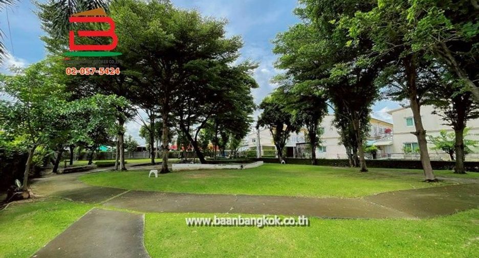 For sale 4 bedrooms townhouse in Sai Mai, Bangkok