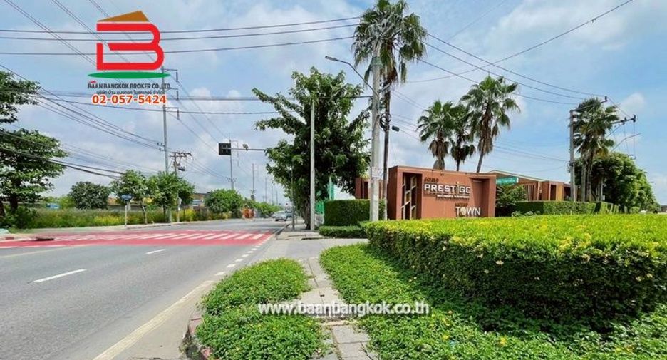 For sale 4 bedrooms townhouse in Sai Mai, Bangkok