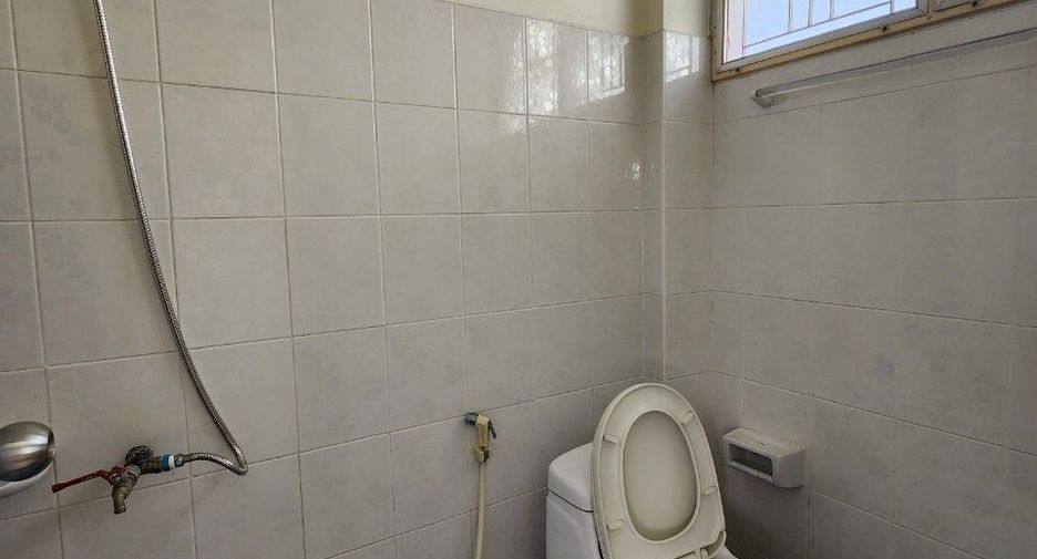 Local comercial en venta de 2 habitaciones en Mueang Chon Buri, Chonburi