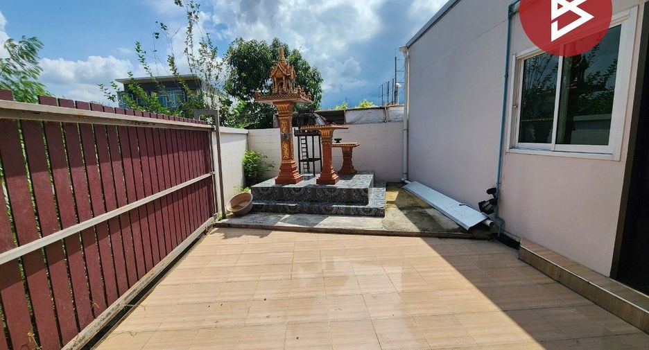Local comercial en venta de 2 habitaciones en Mueang Chon Buri, Chonburi