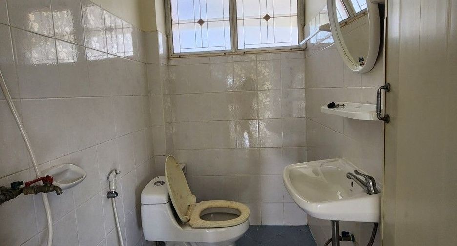 Local comercial en venta de 2 habitaciones en Mueang Chon Buri, Chonburi