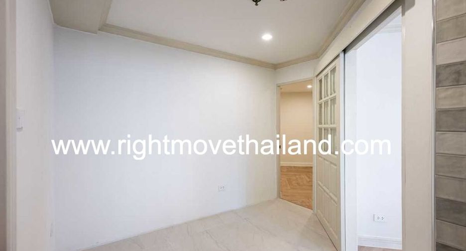 For sale 3 bedrooms condo in Watthana, Bangkok