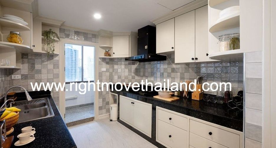 For sale 3 bedrooms condo in Watthana, Bangkok