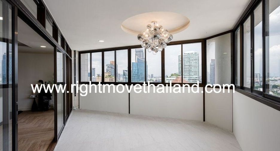 For sale 3 bedrooms condo in Watthana, Bangkok