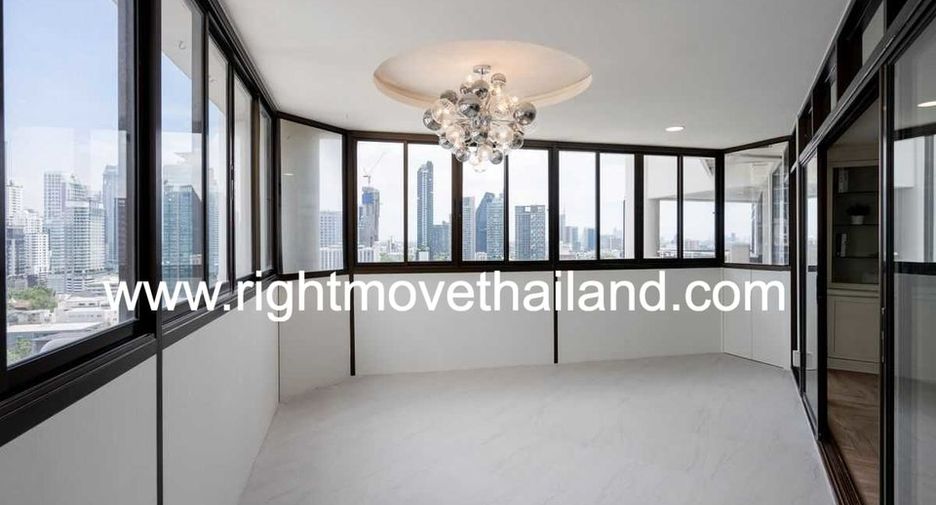 For sale 3 bedrooms condo in Watthana, Bangkok