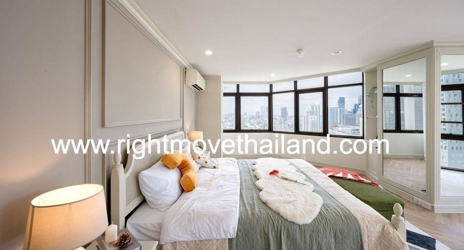 For sale 3 bedrooms condo in Watthana, Bangkok