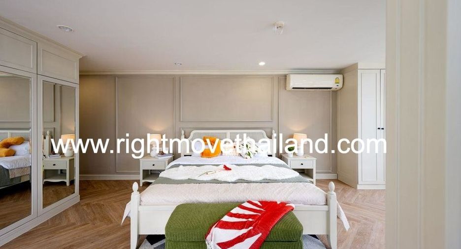 For sale 3 bedrooms condo in Watthana, Bangkok