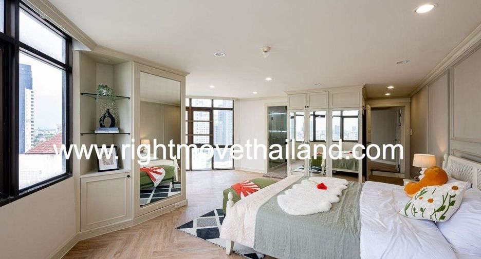 For sale 3 bedrooms condo in Watthana, Bangkok