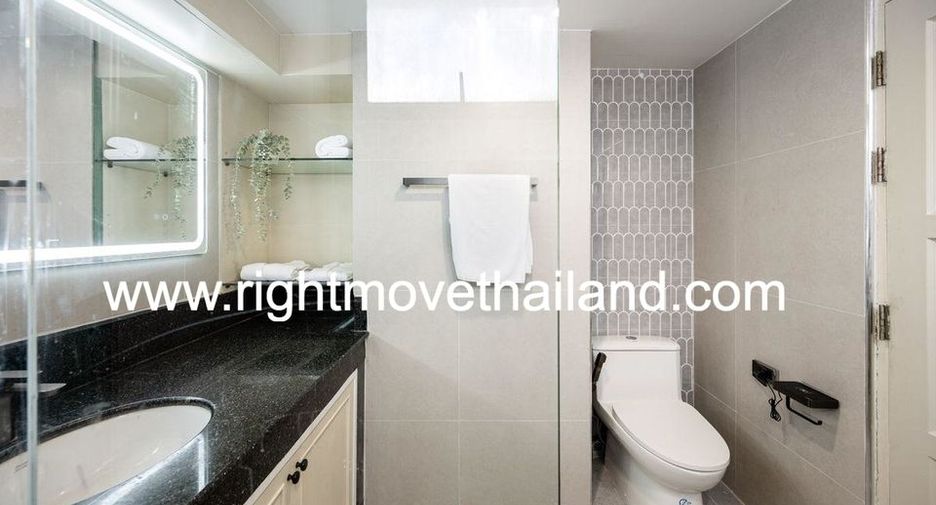 For sale 3 bedrooms condo in Watthana, Bangkok