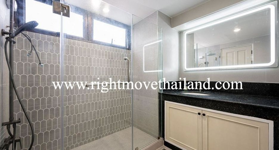 For sale 3 bedrooms condo in Watthana, Bangkok