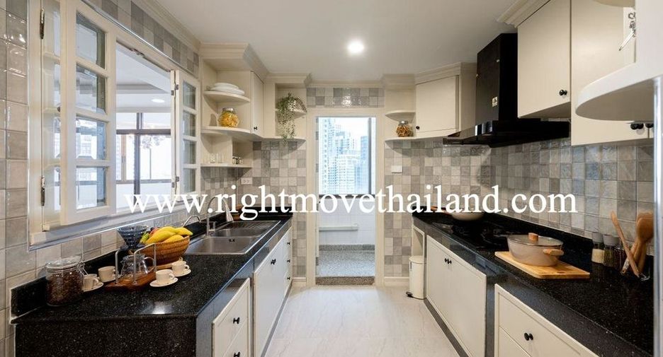 For sale 3 bedrooms condo in Watthana, Bangkok