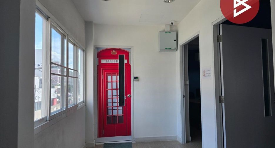 For sale 8 bedrooms house in Bang Kapi, Bangkok