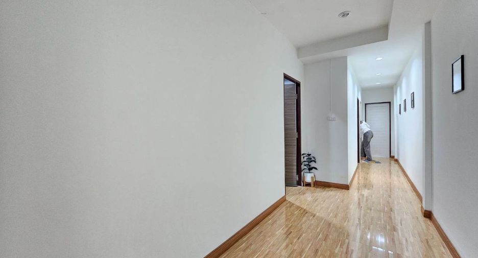For sale 2 bedrooms townhouse in Mueang Chon Buri, Chonburi