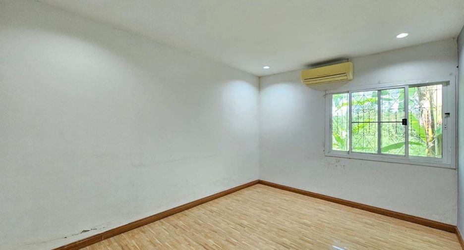 For sale 2 bedrooms townhouse in Mueang Chon Buri, Chonburi