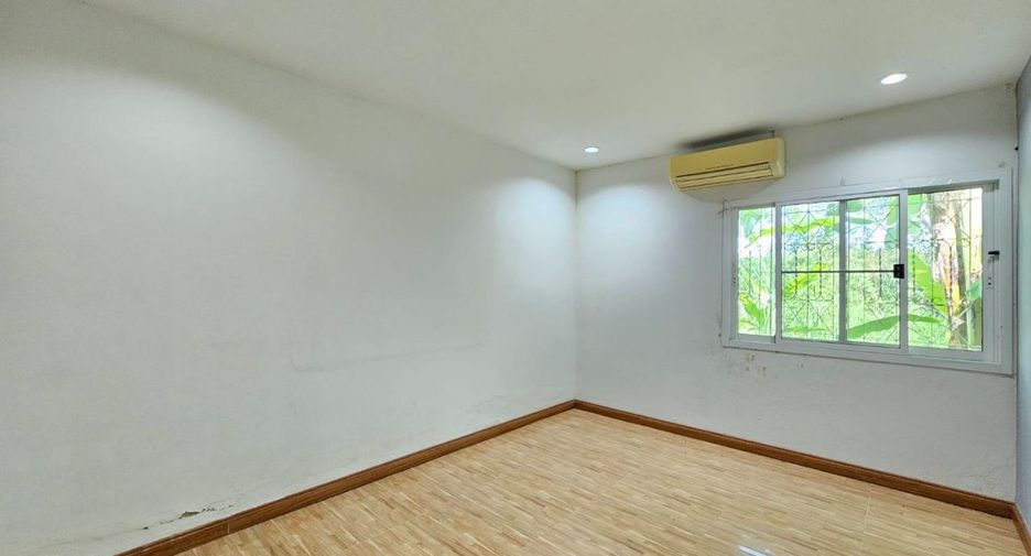 For sale 2 bedrooms townhouse in Mueang Chon Buri, Chonburi