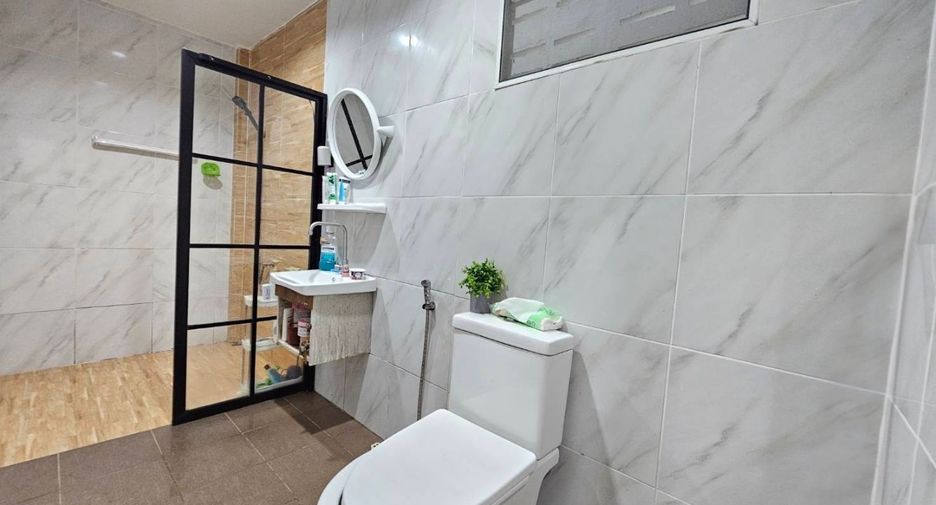 For sale 2 bedrooms townhouse in Mueang Chon Buri, Chonburi