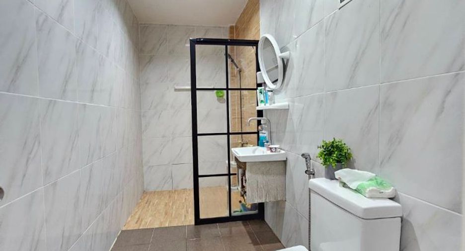 For sale 2 bedrooms townhouse in Mueang Chon Buri, Chonburi