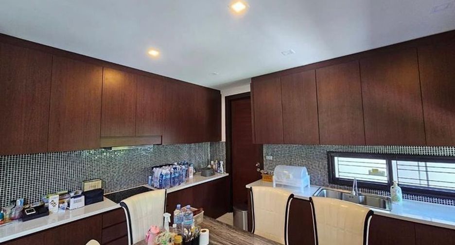 Casa en alquiler de 3 habitaciones en Mueang Chon Buri, Chonburi