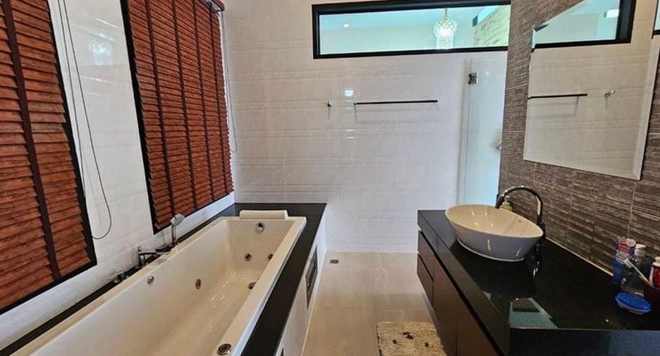 Casa en alquiler de 3 habitaciones en Mueang Chon Buri, Chonburi