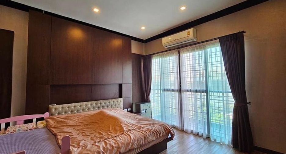 Casa en alquiler de 3 habitaciones en Mueang Chon Buri, Chonburi