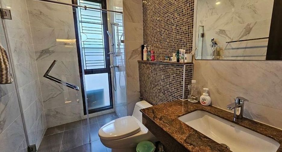 Casa en alquiler de 3 habitaciones en Mueang Chon Buri, Chonburi