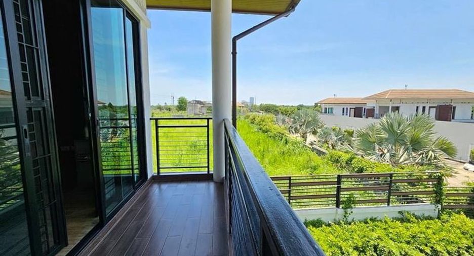Casa en alquiler de 3 habitaciones en Mueang Chon Buri, Chonburi