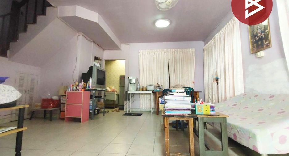 For sale 4 bedrooms townhouse in Mueang Samut Prakan, Samut Prakan