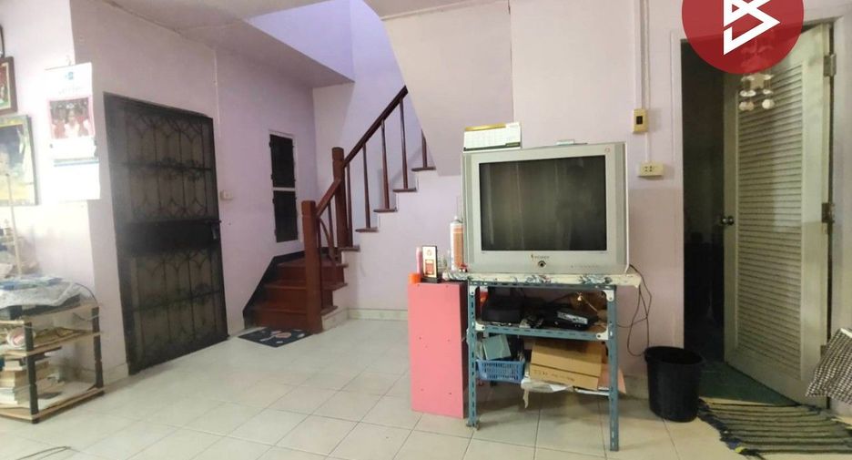 For sale 4 bedrooms townhouse in Mueang Samut Prakan, Samut Prakan