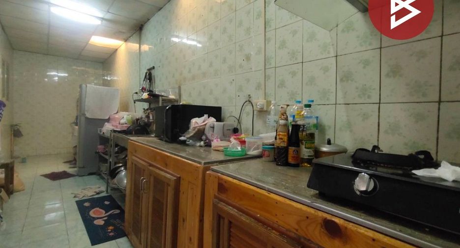 For sale 4 bedrooms townhouse in Mueang Samut Prakan, Samut Prakan