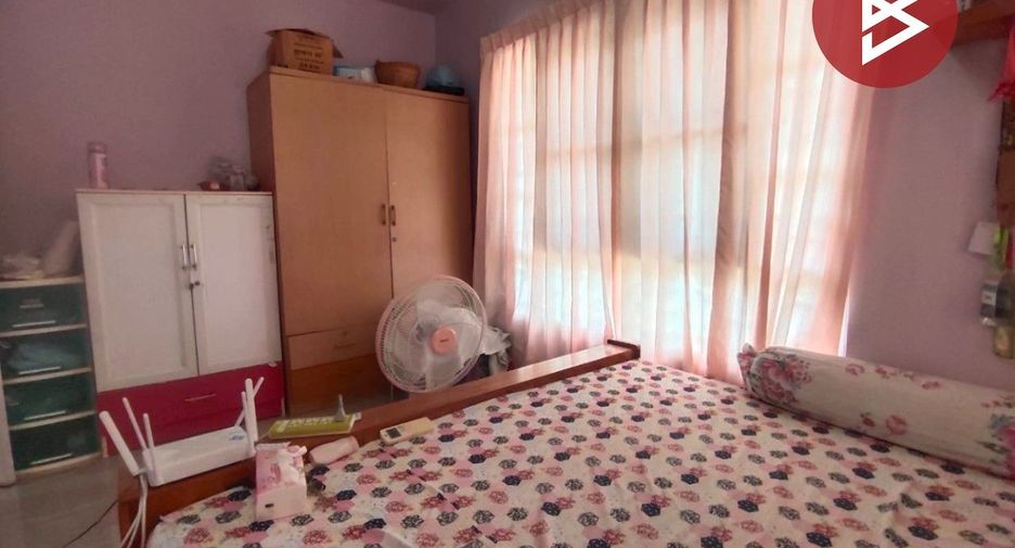 For sale 4 bedrooms townhouse in Mueang Samut Prakan, Samut Prakan