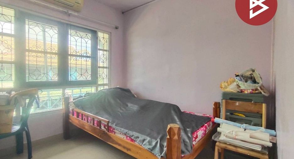 For sale 4 bedrooms townhouse in Mueang Samut Prakan, Samut Prakan