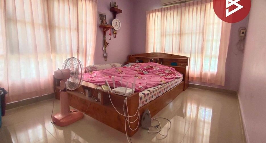 For sale 4 bedrooms townhouse in Mueang Samut Prakan, Samut Prakan