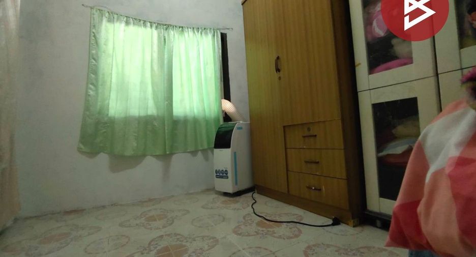 For sale 4 bedrooms townhouse in Mueang Samut Prakan, Samut Prakan