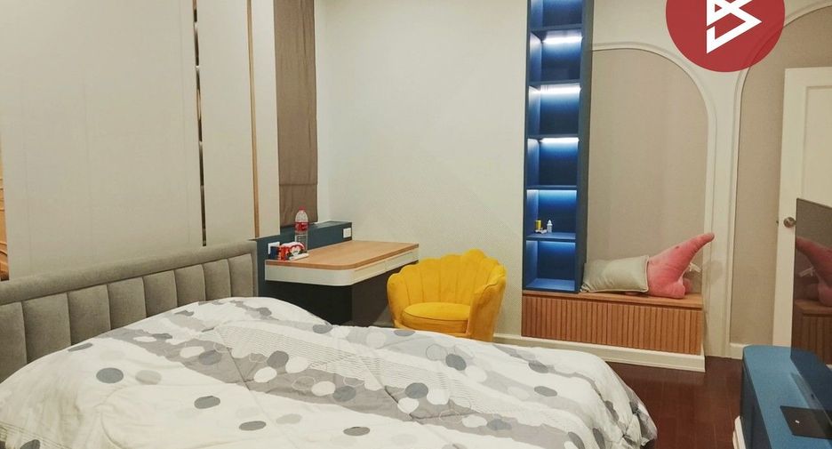 For sale 5 bedrooms house in Taling Chan, Bangkok