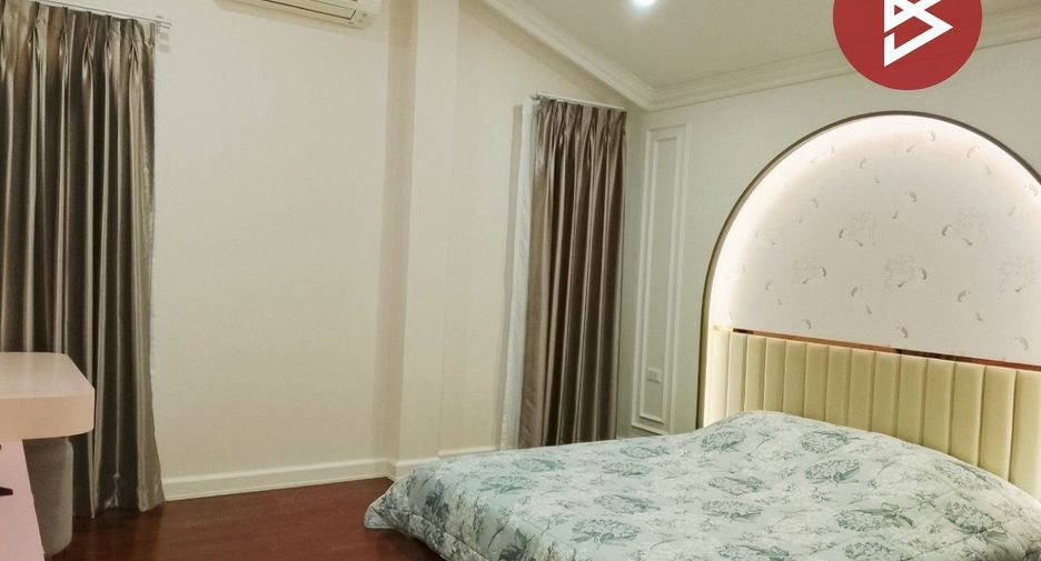 For sale 5 bedrooms house in Taling Chan, Bangkok