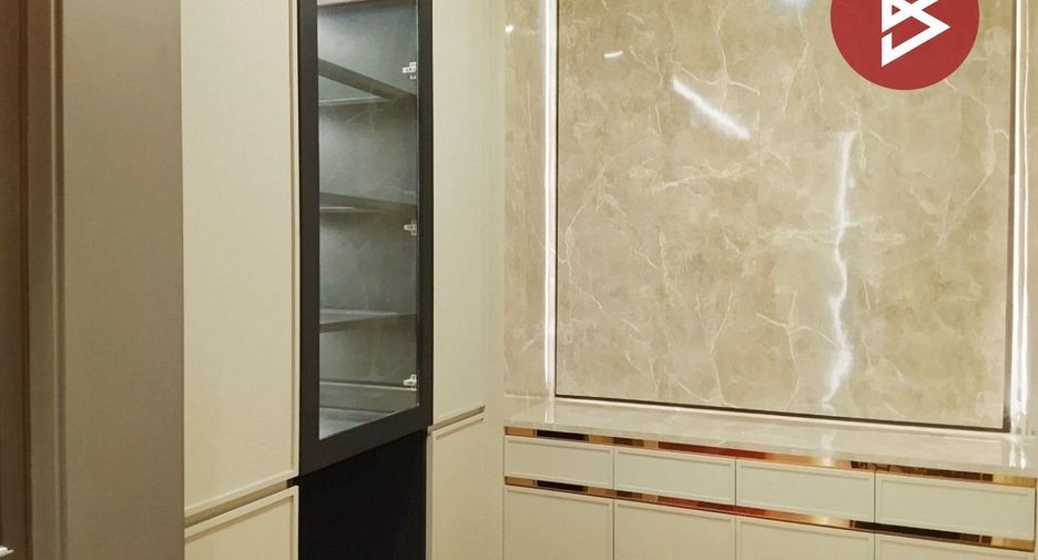 For sale 5 bedrooms house in Taling Chan, Bangkok