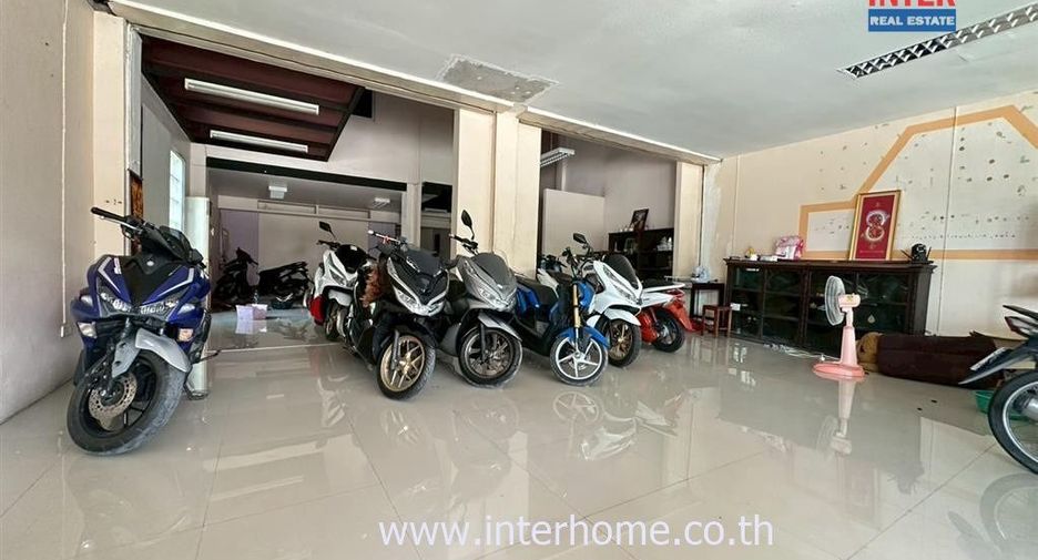 Local comercial en venta de 4 habitaciones en Lam Luk Ka, Pathum Thani