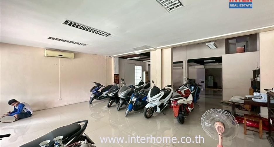 Local comercial en venta de 4 habitaciones en Lam Luk Ka, Pathum Thani