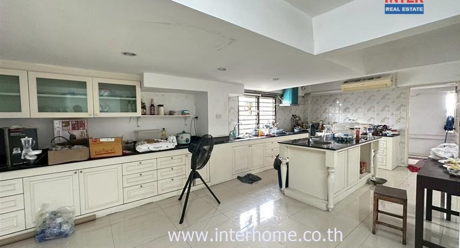 Local comercial en venta de 4 habitaciones en Lam Luk Ka, Pathum Thani