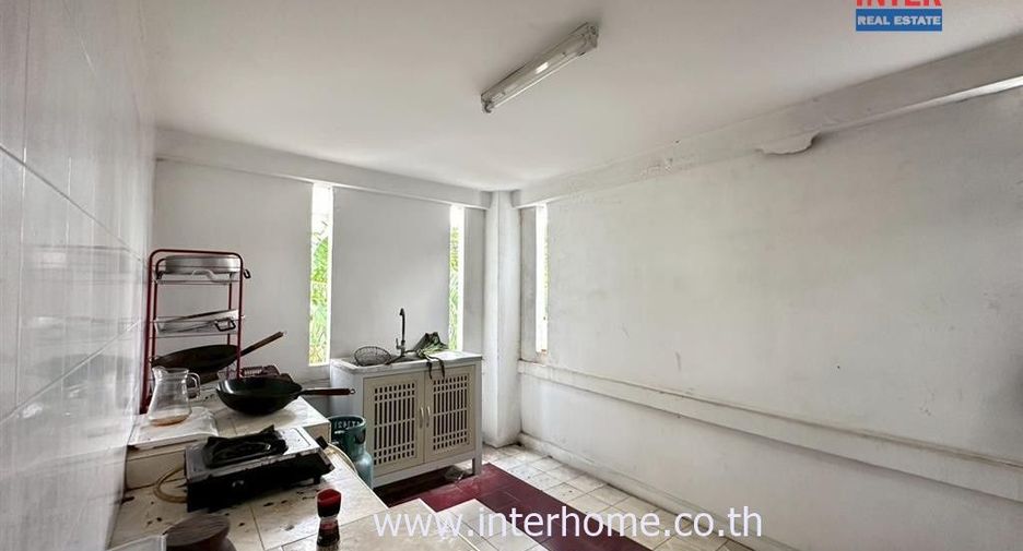 Local comercial en venta de 4 habitaciones en Lam Luk Ka, Pathum Thani