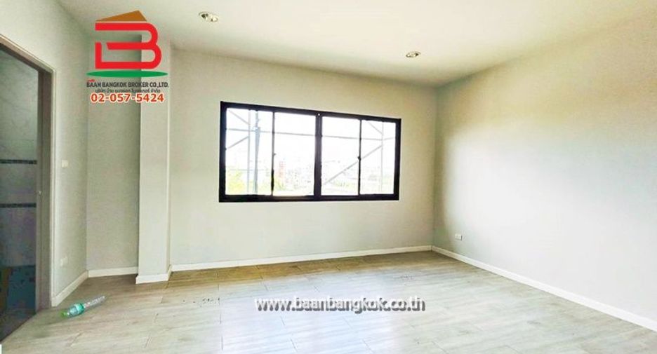 For sale studio townhouse in Lat Krabang, Bangkok