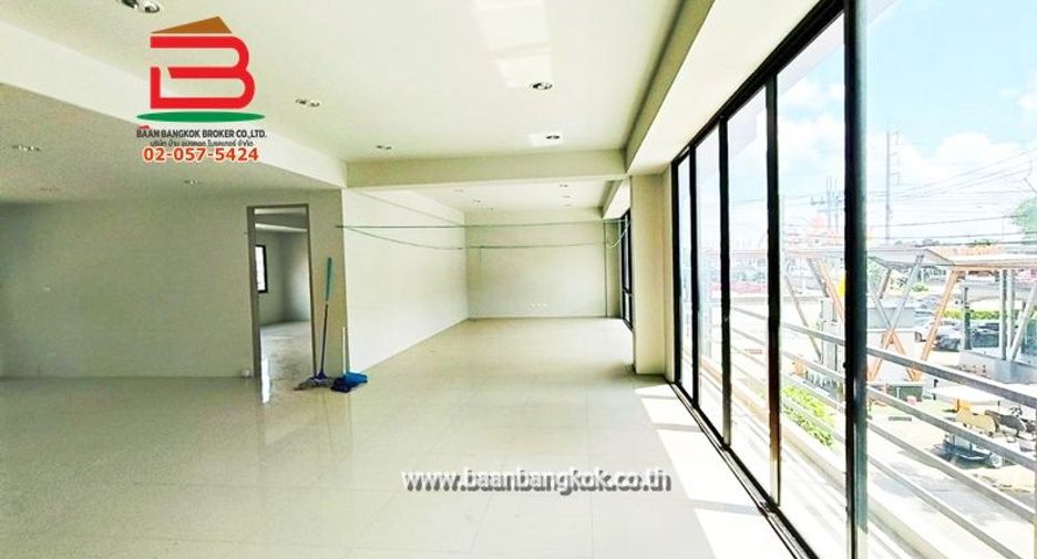 For sale studio townhouse in Lat Krabang, Bangkok