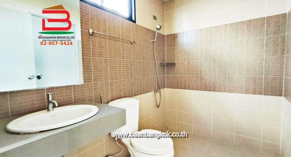 For sale studio townhouse in Lat Krabang, Bangkok