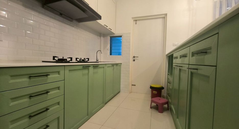 For rent 3 bedrooms townhouse in Prawet, Bangkok