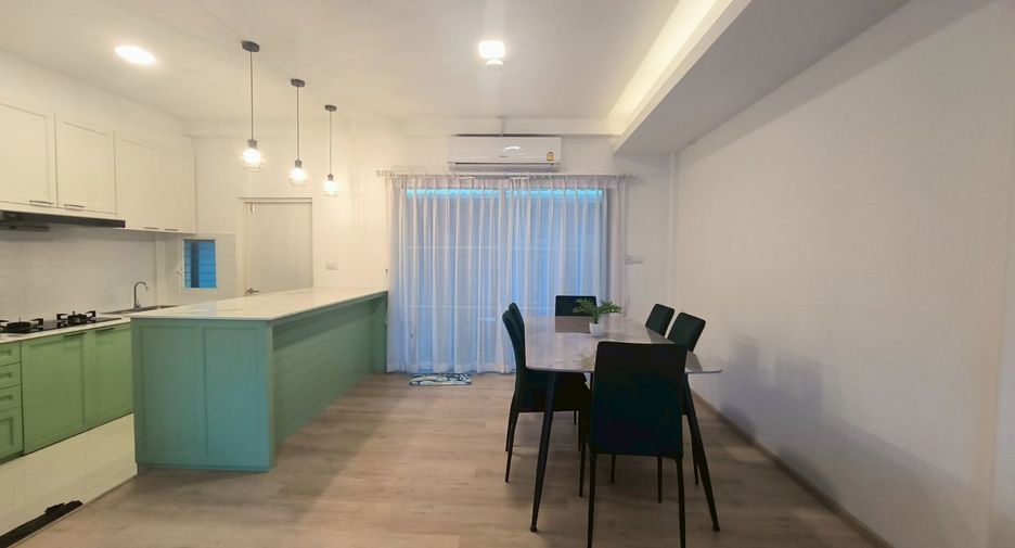For rent 3 bedrooms townhouse in Prawet, Bangkok