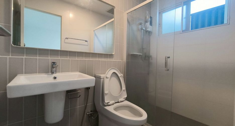 For rent 3 bedrooms townhouse in Prawet, Bangkok