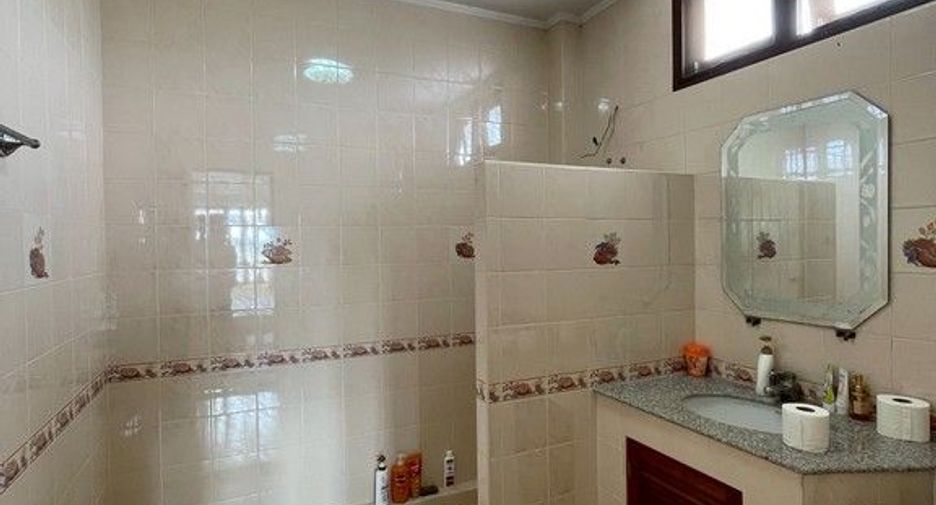 For sale 4 bedrooms house in Mueang Samut Prakan, Samut Prakan