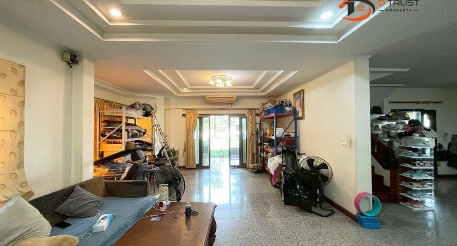 For sale 4 bedrooms house in Mueang Samut Prakan, Samut Prakan
