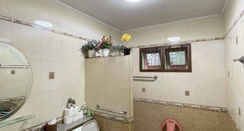 For sale 4 bedrooms house in Mueang Samut Prakan, Samut Prakan