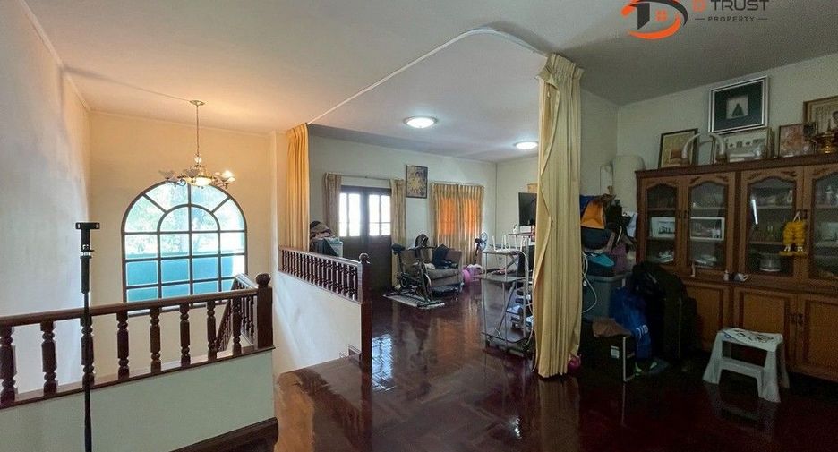 For sale 4 bedrooms house in Mueang Samut Prakan, Samut Prakan